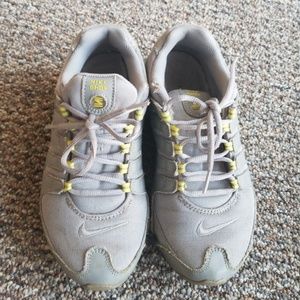 NIKE SHOX